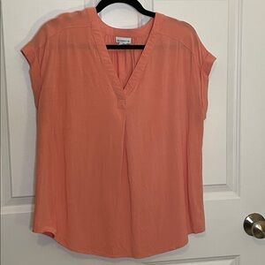 Liz Claiborne Coral V-Neck Top Women’s Large EUC 100% Rayon